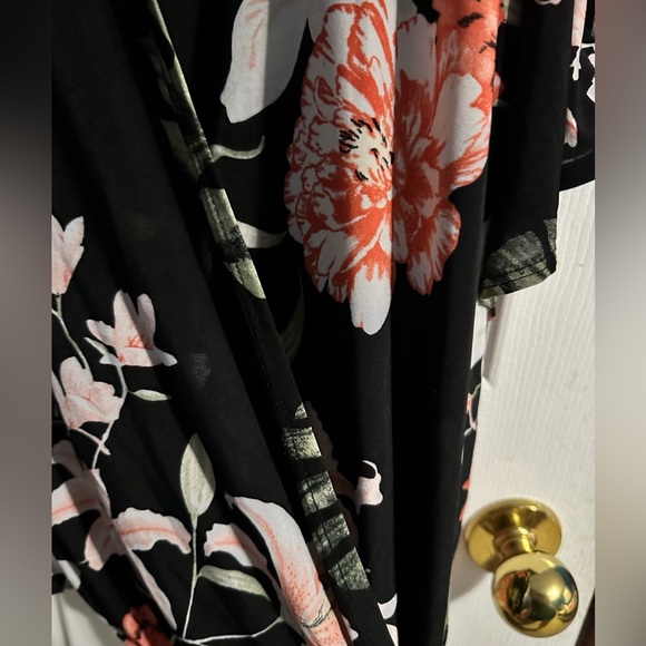 Lily Morgan floral cross over top 👚 - Picture 5 of 9